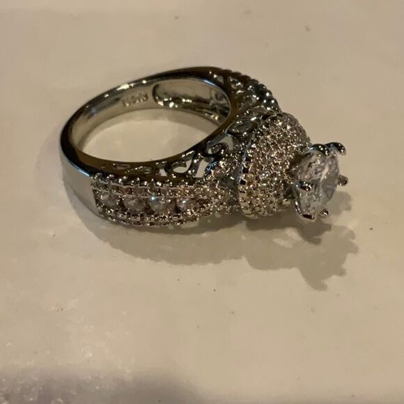 Stunning Wedding Set - Picture 7 of 10